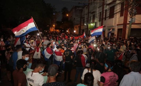 Diario HOY | Seis aprehendidas durante el sexto día de manifestación en la Capital