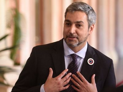 Los "manotazos" de Mario Abdo para salvar su Gobierno