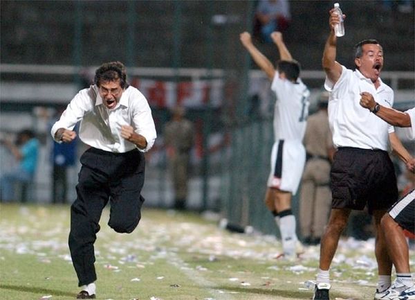 Proyectiles a jugadores y gestos groseros de Sergio Orteman: la última vez que Olimpia recibió 4 goles en el Manuel Ferreira - Olimpia - ABC Color