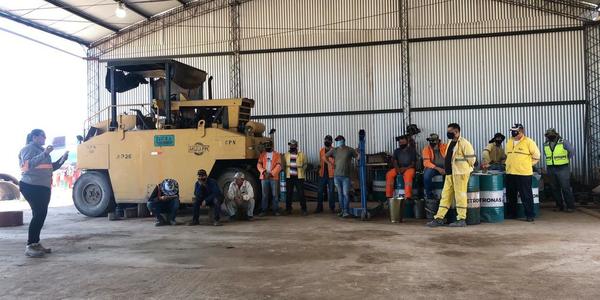 Personal de obras de la ruta Transchaco se capacita en el área ambiental y seguridad