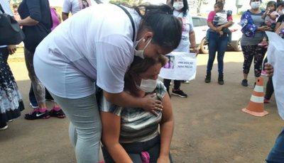 Madre de Natalia Godoy se encadenará si fiscala no pide prorrogar la audiencia | Ñanduti