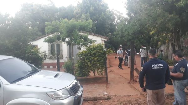Allanan vivienda en Villarrica en busca de asaltantes de comercio - Noticiero Paraguay
