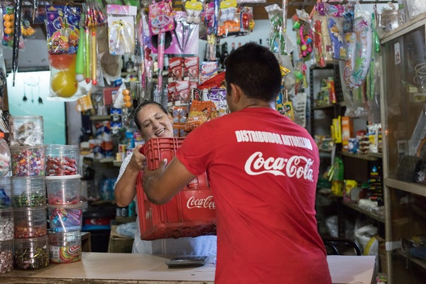 Coca-Cola celebra logro histórico al apoyar el empoderamiento económico de más de 5 millones de mujeres