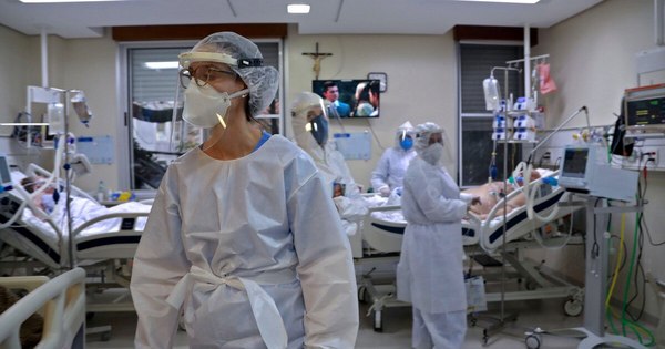 La Nación / Terapias no darán abasto: intensivistas, preocupados porque no se restringe circulación