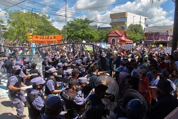 Formosa resiste en las calles imposición de fase estricta - Mundo - ABC Color