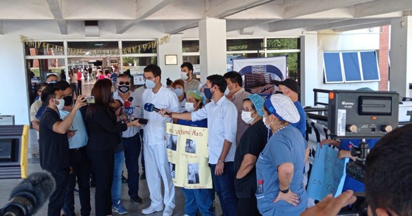 La Nación / Trabajadores de Clínicas exigen medicamentos y emplazan a Borba a solucionar los problemas