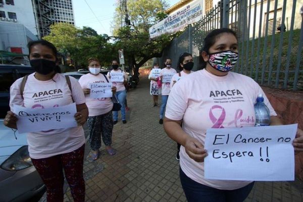 Enfermos de cáncer fallecen esperando que Salud les provea medicamentos