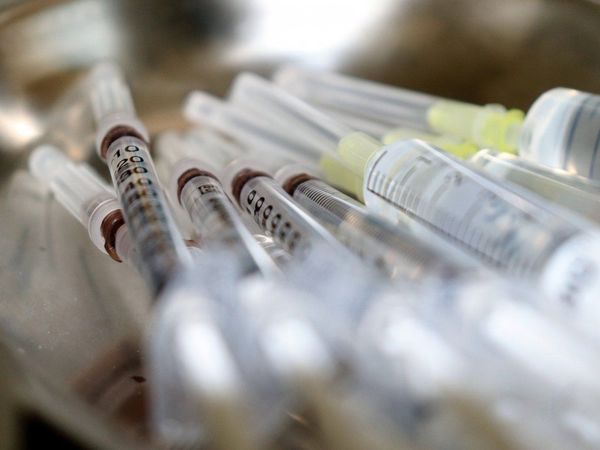 Farmacéutica, cerca de adquirir vacunas contra Covid-19