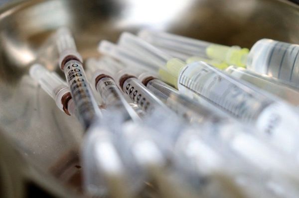 Farmacéutica, cerca de adquirir vacunas contra Covid-19