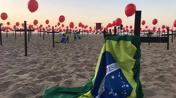 Brasil reportó más de 2.200 muertes y la tragedia por Covid pone en riesgo a la región