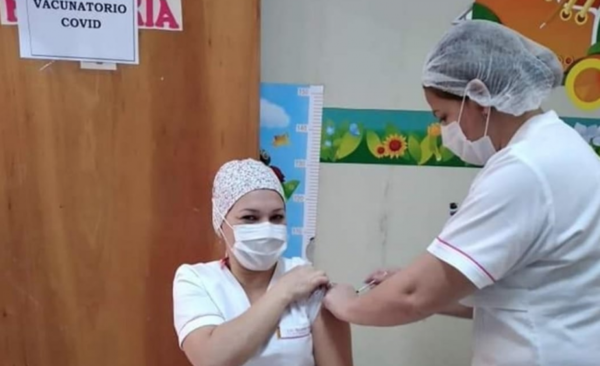 Diario HOY | El hospital Barrio Obrero empezó a inmunizar a su staff de médicos