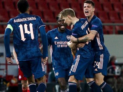 Un golazo de Odegaard ilumina la victoria del Arsenal