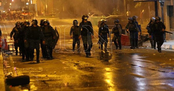 La Nación / Giuzzio deberá informar al Senado sobre el uso de balines contra manifestantes