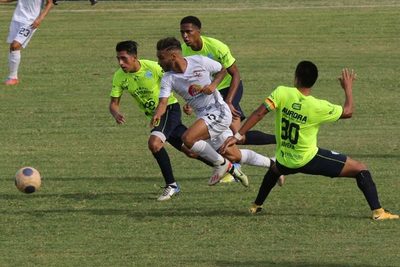 Un equipo boliviano jugó con juveniles y dejó a sus titulares en la calle - MarketData