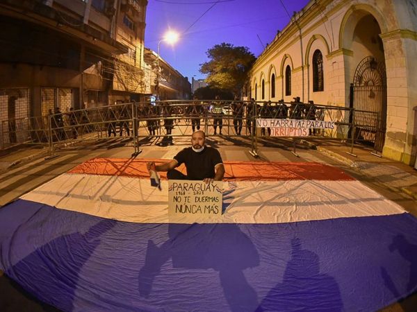 La ciudadanía protesta por séptimo día contra la corrupción