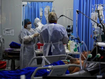Intensivistas, “al límite”, piden a Salud insumos y "¡vacunas, ya!"