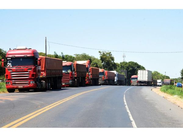 Transporte masivo de soja trae bonanza a los camioneros