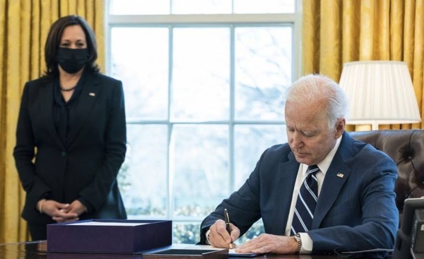 Diario HOY | Biden ordena acelerar vacunación para lograr la "independencia del virus"
