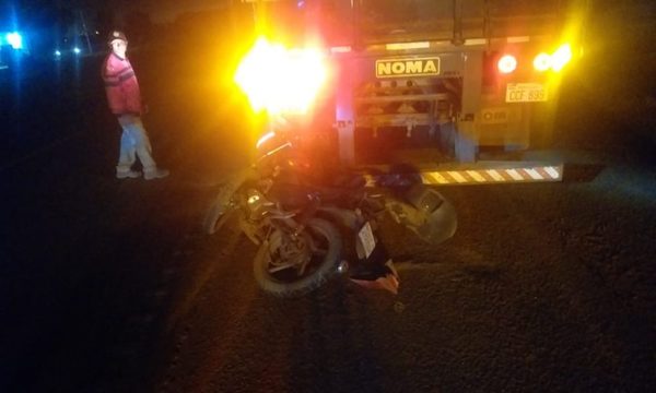 Motociclista termina con lesiones tras accidente