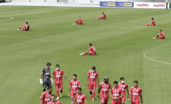 Diario HOY | Un equipo boliviano jugó con juveniles y dejó a sus titulares en la calle