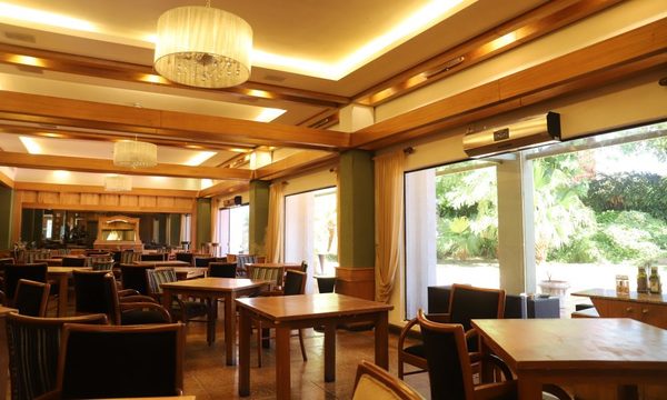 Restaurante invierte en equipos de bioseguridad para proteger la salud de sus clientes