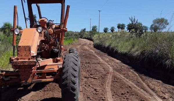 En Carayaó realizan reparación de caminos en mal estado - Noticiero Paraguay