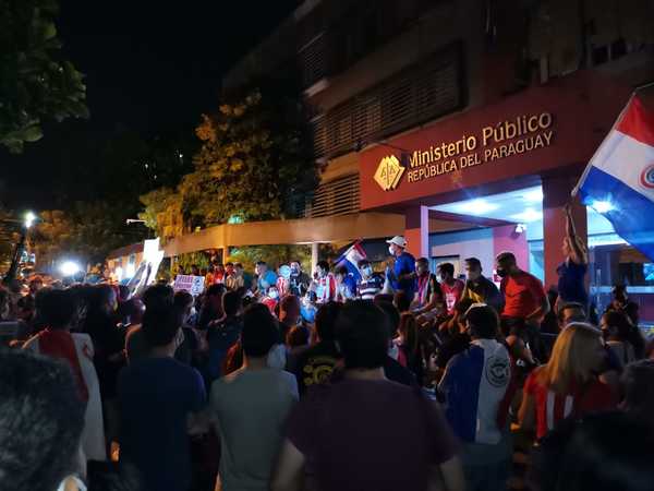 Médico recomienda tregua en las movilizaciones alegando que la situación esta desbordada - Megacadena — Últimas Noticias de Paraguay