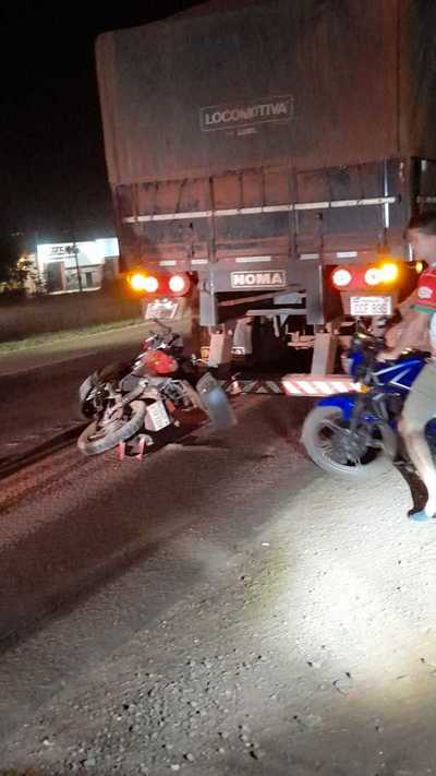 Accidente de tránsito entre Scania y motocicleta deja solo daños materiales