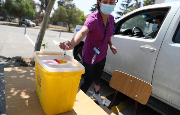 Covid-19: a fines de junio, Chile tendrá al 80% del país inmunizado