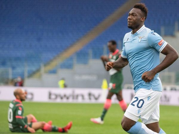 Luis Alberto y Caicedo enseñan el camino al Lazio