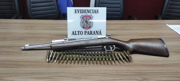 Funcionario municipal de O'Leary es detenido con fusil de guerra