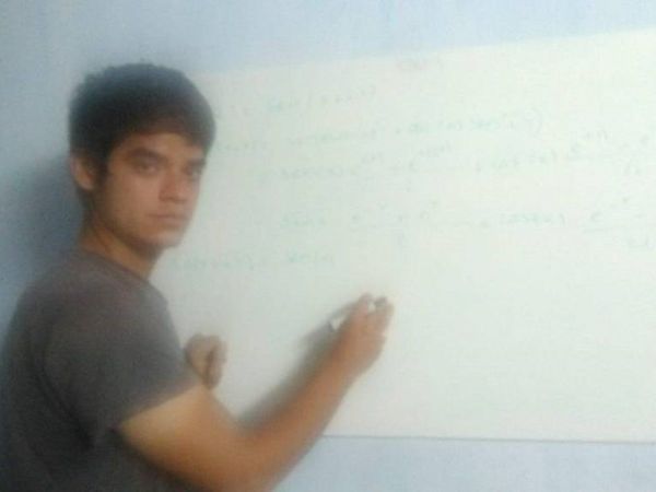 Chipero valé estudia Física en la UNA