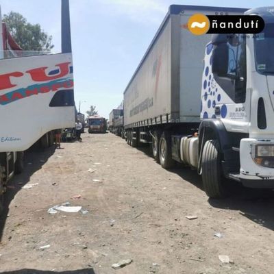 Levantan bloqueo de rutas para camioneros varados en Falcón
