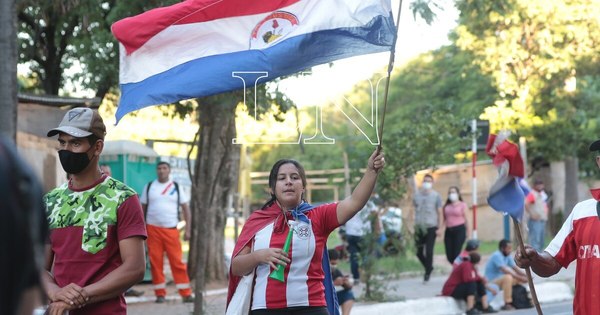 La Nación / Festival artístico y caravanas se anuncian en la octava jornada de manifestaciones