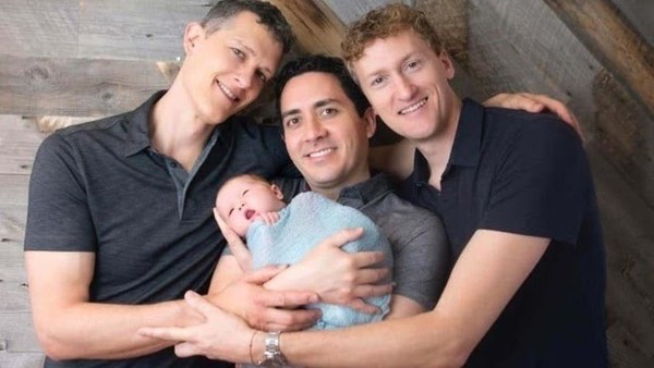 EE.UU: Un Juez de California aceptó nombrar a tres hombres como padres legales de una niña