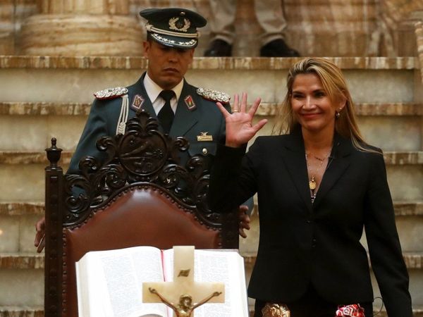 Ordenan detención de ex presidenta de Bolivia Jeanine Áñez