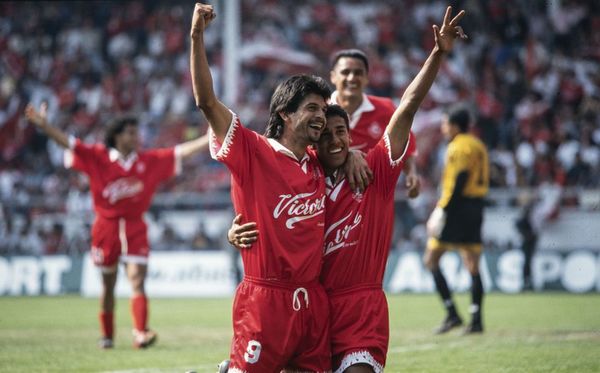 El paraguayo Cardozo asegura que el libro “Príncipe del gol” será su legado
