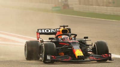 Verstappen se abre paso en la primera jornada de test en Bahréin