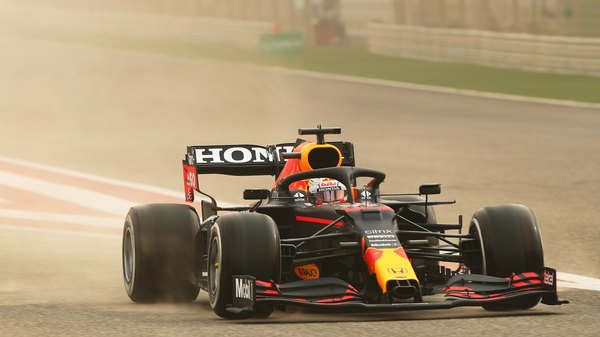Verstappen se abre paso en la primera jornada de test en Bahréin