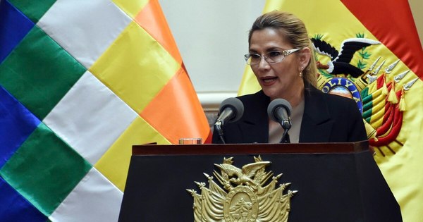 La Nación / Fiscalía de Bolivia ordena detener a la expresidenta Jeanine Áñez y varios de sus ministros
