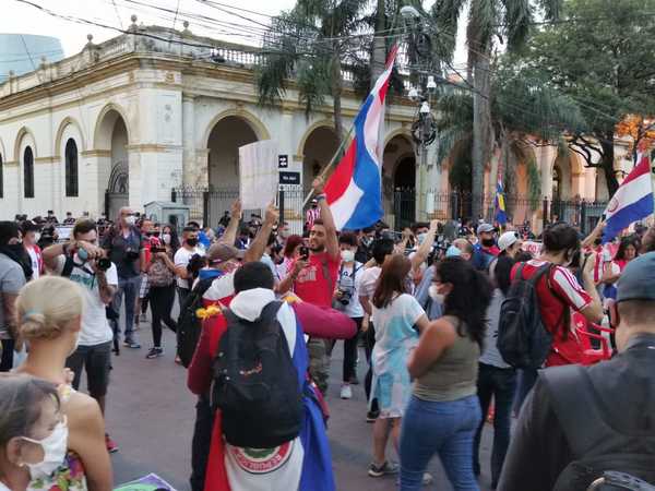 Octavo día de movilización ciudadana contra el Gobierno - ADN Digital