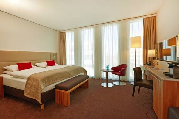 Empleo en el sector hotelero continúa en situación critica, afirman