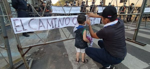 Manifestaciones contra el Gobierno cumplen su octavo día - Nacionales - ABC Color