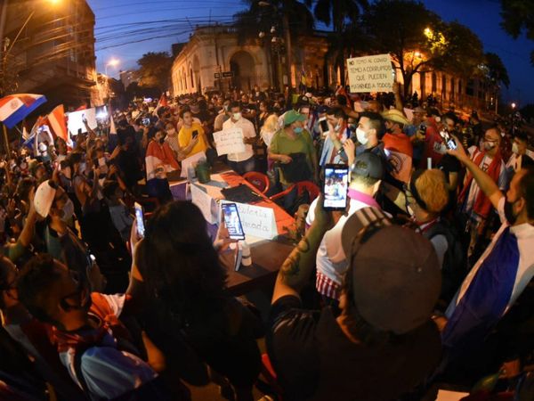 Octavo día de manifestaciones contra el Gobierno de Abdo Benítez