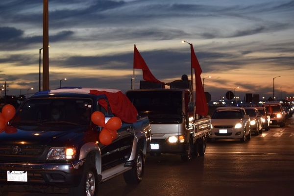 Caravana a favor del gobierno y bloqueo de puente contra Marito - Nacionales - ABC Color