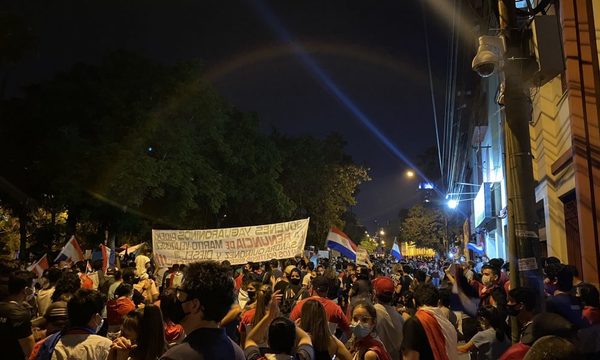 En octavo día de protestas manifestantes emplazan al Congreso por juicio político