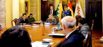 Allanan casas de Áñez y Núñez, pero no los encuentran