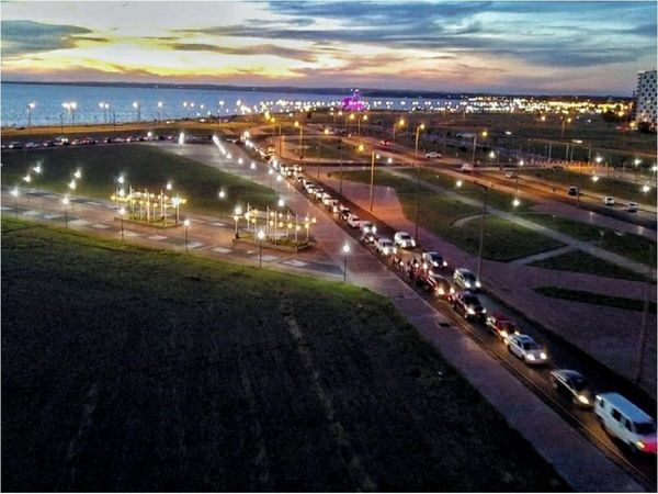 Encarnación: Multitudinaria caravana de apoyo al presidente Mario Abdo Benítez