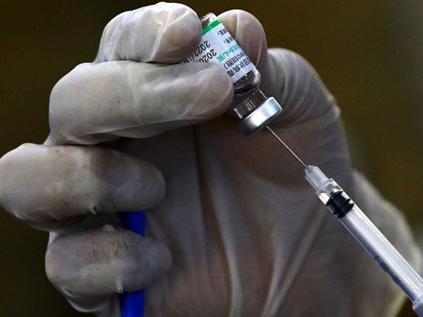 Tres intermediarias tramitan permiso para traer vacunas en tiempo récord