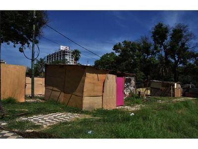 Ante  nula intervención,      históricas plazas permanecen ocupadas